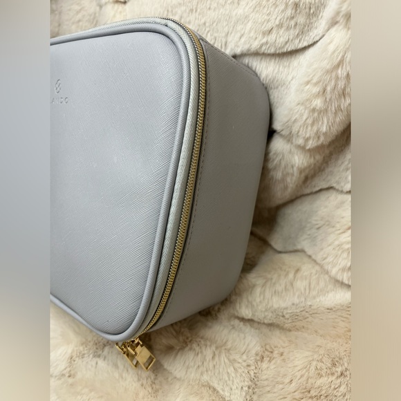 Cilantro make up travel bag in light silver/grey - Picture 2 of 12